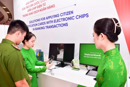 Vietcombank triển khai ứng dụng căn cước công dân gắn chip trong các giao dịch ngân hàng