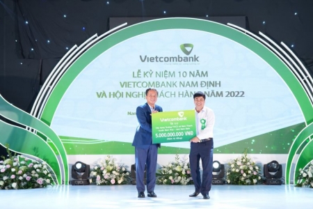 Vietcombank trao 5 tỷ đồng hỗ trợ kinh phí xây dựng trường Trung học cơ sở xã Nam Thanh, huyện Nam Trực, tỉnh Nam Định