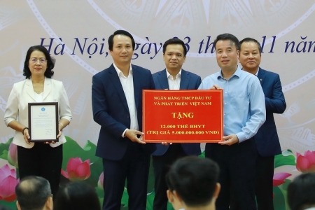 BIDV trao tặng trên 12.000 thẻ bảo hiểm y tế cho người có hoàn cảnh khó khăn