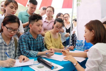 Thị trường lao động cuối năm: Khó tuyển dụng người lao động vì “cầu nhiều, cung ít”