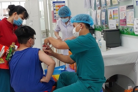 TP. Hồ Chí Minh tổ chức tiêm vaccine Covid-19 cao điểm xuyên Tết