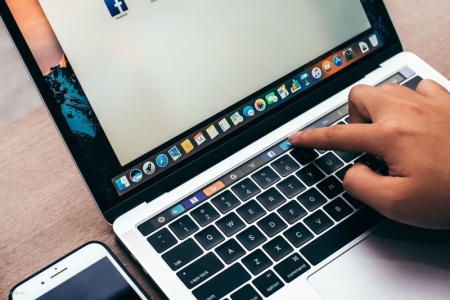 Apple có thể sẽ phát hành MacBook Pro màn hình cảm ứng vào năm 2025