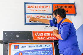 Giá xăng dầu tăng gần 1.000 đồng/lít