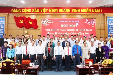 Họp mặt trí thức, văn nghệ sĩ, nhà báo mừng Đảng, mừng Xuân Quý Mão 2023