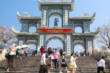 Tết Nguyên tiêu người dân nhộn nhịp đi chùa cầu an