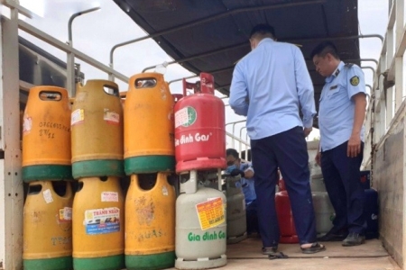 TP. Hồ Chí Minh tạm giữ gần 1.200 bình gas và gas không rõ nguồn gốc