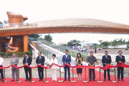 Đà Nẵng: Khánh thành cầu đi bộ bắc qua đường Nguyễn Tất Thành, hữu nghị Việt Nam - Nhật Bản