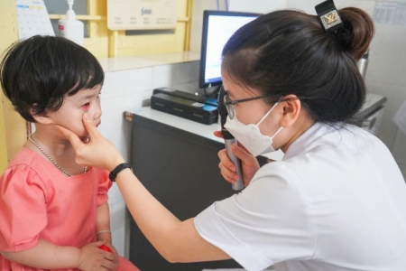 TP. Hồ Chí Minh: Coxsackievirus A24 là tác nhân chính gây bùng phát bệnh đau mắt đỏ