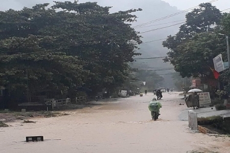 Lào Cai: Mưa lớn gây sạt lở lớn trên Quốc lộ 70