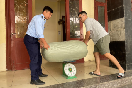 Thu giữ 115kg giun đất đã sấy khô tại Cao Bằng