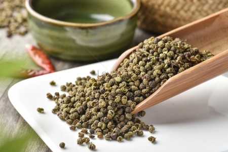 Giá tiêu hôm nay 1/6: Trong nước giảm mạnh ngày thứ ba liên tiếp