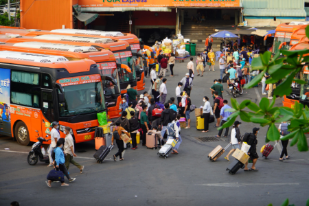 TP. Hồ Chí Minh tăng cường phương tiện phục vụ người dân đi lại vào dịp Tết 2024