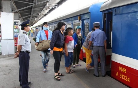 Từ 1/1/2024, khi đi tàu hỏa hành khách phải mang theo giấy tờ tùy thân