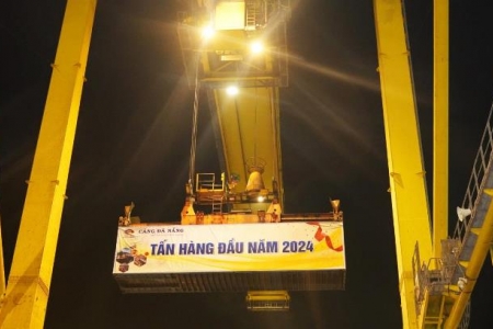 Cảng Đà Nẵng đón tấn hàng đầu năm mới 2024