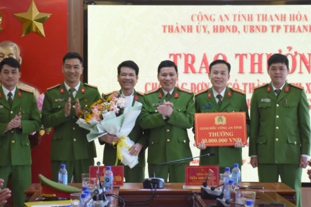 Trao thưởng cho Công an TP. Thanh Hóa về thành tích xuất sắc triệt phá thành công chuyên án ma túy số lượng lớn