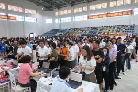 Hàng trăm cán bộ, giáo viên, người lao động huyện Kiến Thụy tham gia Ngày hội hiến máu tình nguyện