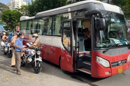 TP. Hồ Chí Minh: Yêu cầu xử lý nghiêm tình trạng "xe dù, bến cóc"