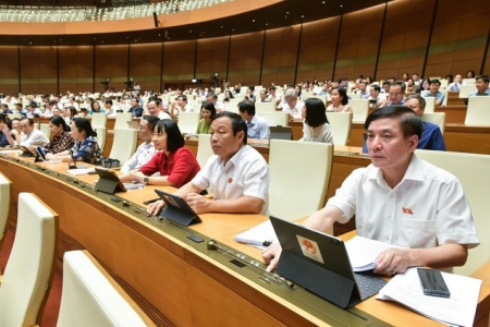 Quốc hội biểu quyết thông qua Luật Trật tự, an toàn giao thông đường bộ