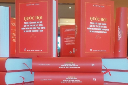 Cuốn sách tuyển chọn 95 bài viết, phát biểu và trả lời phỏng vấn của Tổng Bí thư Nguyễn Phú Trọng về Quốc hội