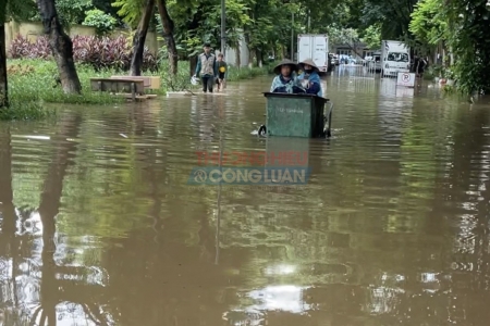 Hà Nội: Nhiều điểm “chìm sâu” trong biển nước