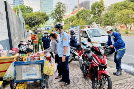 TP. Hồ Chí Minh xử lý các trường hợp lấn chiếm, sử dụng lòng đường, hè phố trái quy định