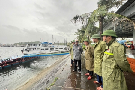 Bộ trưởng Bộ NN&PTNT Lê Minh Hoan kiểm tra công tác phòng, chống bão số 3 tại Quảng Ninh