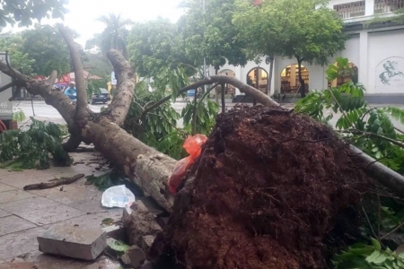 Phúc Yên xả tràn hồ Đại Lải chủ động ứng phó trước diễn biến mưa bão