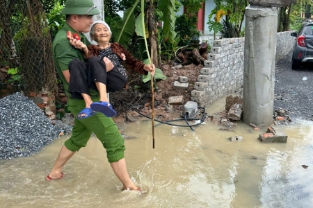 Nam Định: Hàng trăm hộ dân huyện Ý Yên phải di dời khẩn cấp