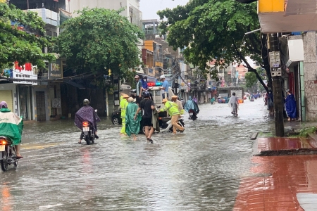 TP. Nam Định mưa lớn, gây ngập cục bộ