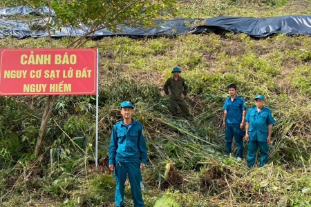 Xuất hiện vết nứt dài trên đồi ở huyện Sơn Động, di dời khẩn cấp 30 hộ dân