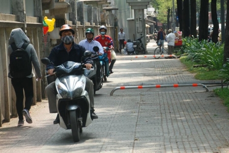 TP. Hồ Chí Minh xử phạt hơn 32.000 trường hợp điều khiển xe máy đi không đúng phần đường