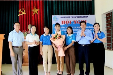 Hội LHPN tỉnh Thanh Hóa ra mắt mô hình kinh tế tập thể và trao hỗ trợ vật tư cho thành viên