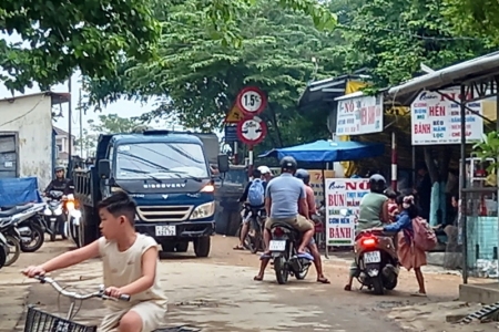 Huế - Sau chỉ đạo của Phó Chủ tịch UBND tỉnh, Cầu Phú Lưu đã cắm biển hạ tải còn 1,5 tấn