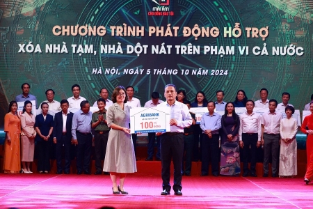 Agribank ủng hộ 100 tỷ đồng hưởng ứng đợt thi đua cao điểm hoàn thành xóa nhà tạm, nhà dột nát