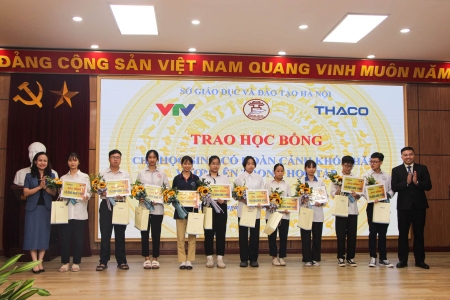 THACO trao Quỹ học bổng Đường lên đỉnh Olympia – quý IV năm 2024 tại Hà Nội