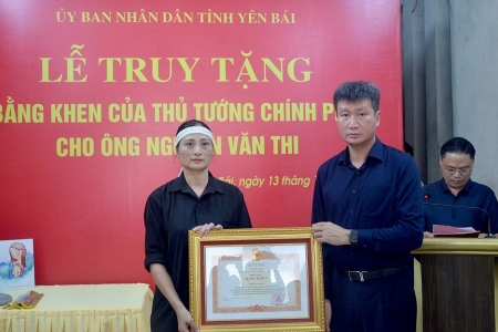 Truy tặng bằng khen cho người hy sinh tính mạng khi cứu nạn trong bão lũ tại Yên Bái