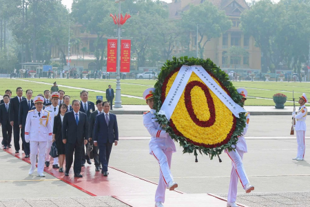 Thủ tướng Trung Quốc Lý Cường vào Lăng viếng Chủ tịch Hồ Chí Minh