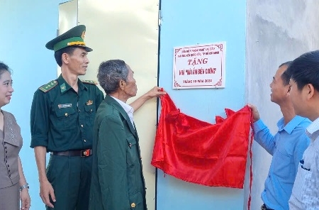 Đồn Biên phòng Cửa khẩu quốc tế Lao Bảo khánh thành và bàn giao nhà “Mái ấm Biên cương”