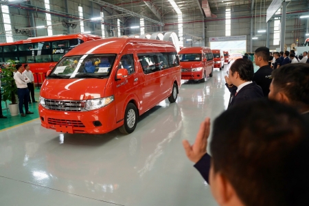 Sản phẩm xe minibus đầu tiên mang thương hiệu Việt vừa ra mắt có gì đặc biệt?