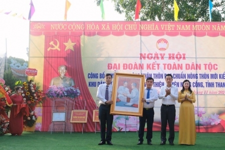 Chủ nhiệm Ủy ban Kiểm tra Tỉnh ủy Thanh Hóa chung vui Ngày hội Đại đoàn kết toàn dân tộc tại huyện Nông Cống