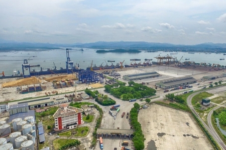 Quảng Ninh: Ngày đầu năm mới cảng Cái Lân bốc xếp gần 154.000 tấn hàng