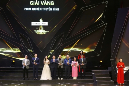 Oanh Kiều nhận giải Nữ diễn viên chính xuất sắc nhất