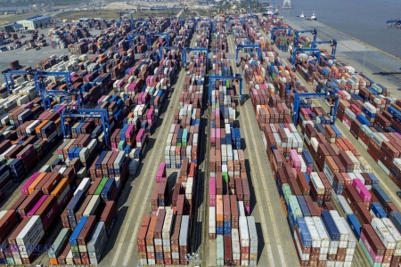 Ông Trump dọa áp thêm thuế 50%, Trung Quốc khẳng định không khuất phục