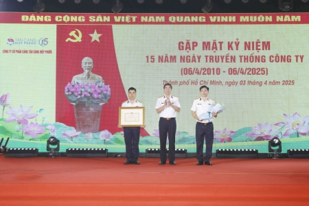 Cảng Tân cảng Hiệp Phước đón nhận Bằng khen của Bộ Quốc phòng