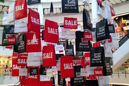 Bán lẻ thời trang áp lực “đè nén”