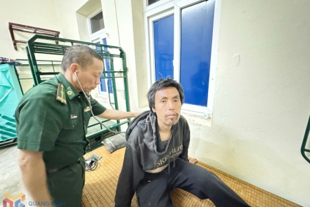 Cứu nạn công dân Trung Quốc bị trôi trên sông biên giới Ka Long