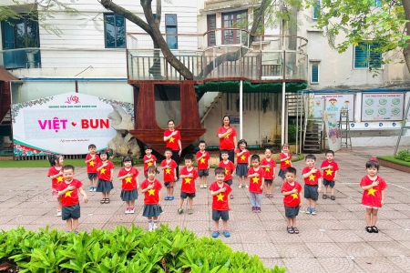 Trường Mầm non Chất lượng cao Việt - Bun: Hành trình giáo dục yêu nước qua lễ kỷ niệm 50 năm Giải phóng Miền Nam
