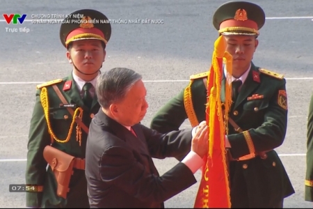 Đảng bộ, chính quyền và Nhân dân TP. HCM đón nhận danh hiệu Anh hùng Lao động