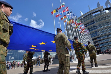 Bao giờ Châu Âu thoát khỏi cái bóng bảo hộ an ninh của Mỹ?