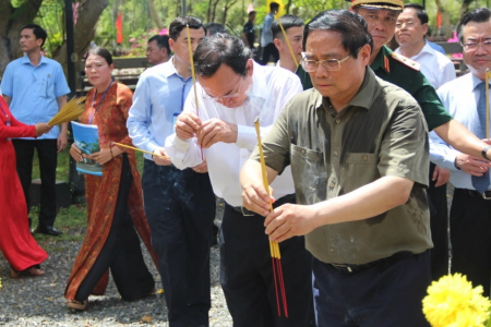 Thủ tướng Phạm Minh Chính dự Lễ viếng, tri ân liệt sĩ tại Côn Đảo
